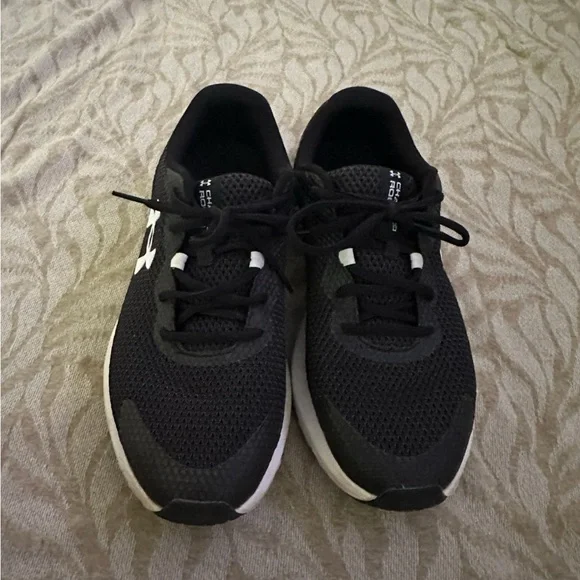 Men’s Under Armour Shoes - Picture 3 of 9